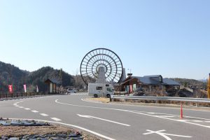日本一の木製水車。道の駅 「おばあちゃん市・山岡（岐阜県）」